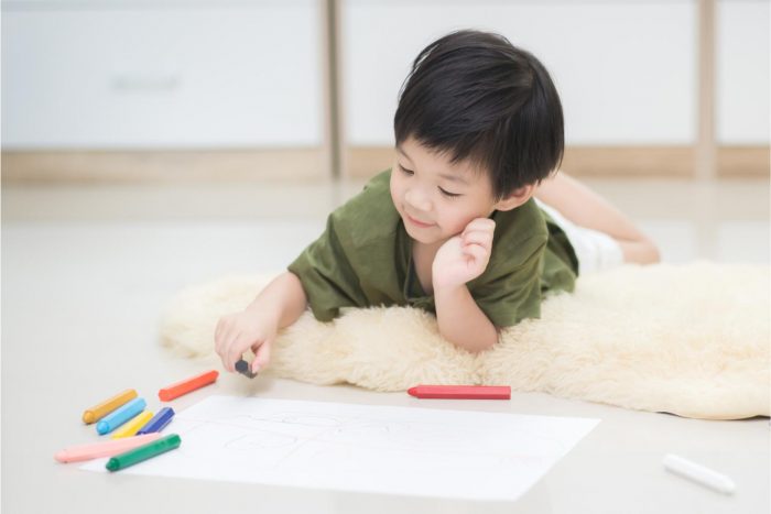 【「太陽は赤でしょ」はNGワード？】子どものクリエイティブな才能をつぶす保護者のことばとは？