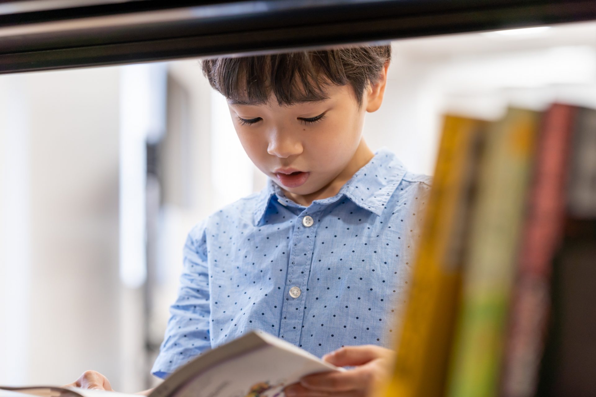 夏休みの読書感想文は本選びで決まる！「過保護でいい」本の選び方［専門家監修］