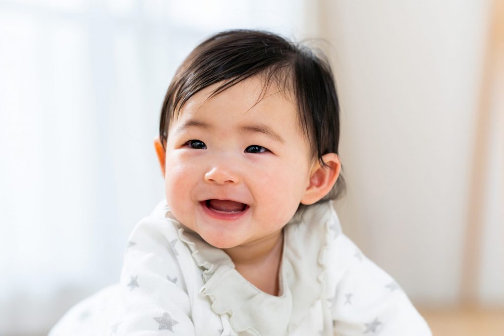 笑顔の赤ちゃん