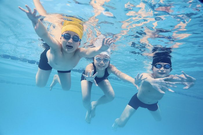 水泳の教え方、実は簡単！水が怖い子どもにママパパができること