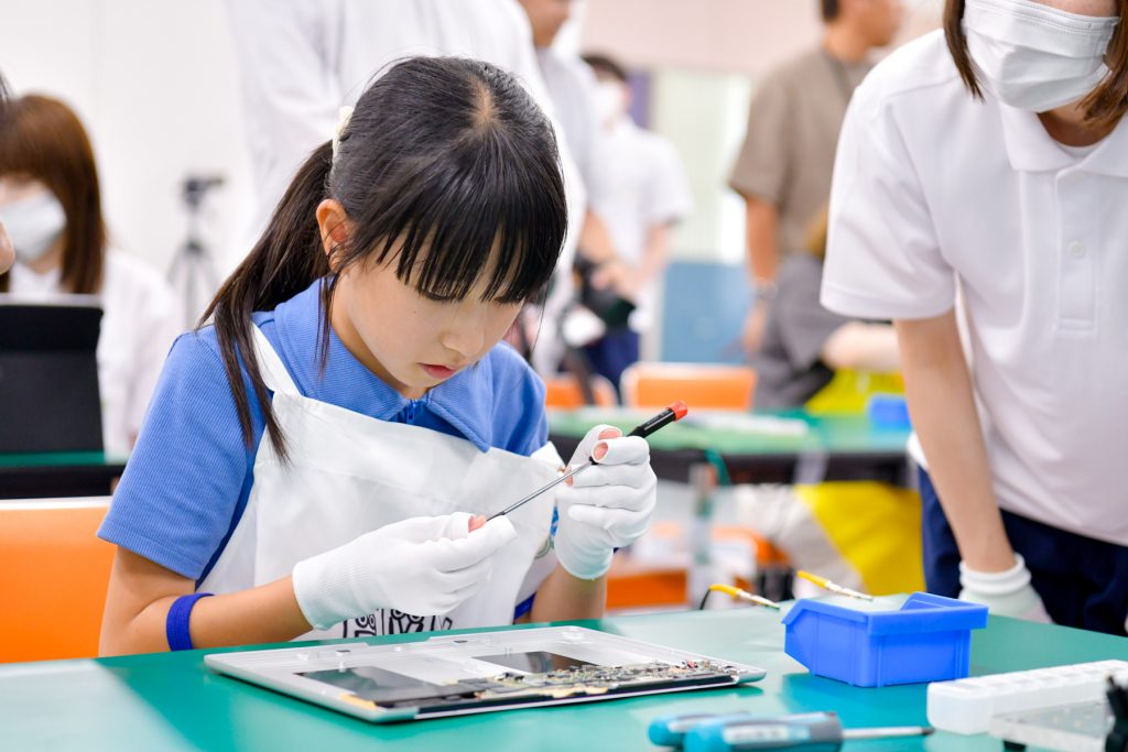 【子どもものづくり体験】「富士通FMVパソコン組み立て教室」で知った「自分でつくる」楽しさと感動を体験レポート
