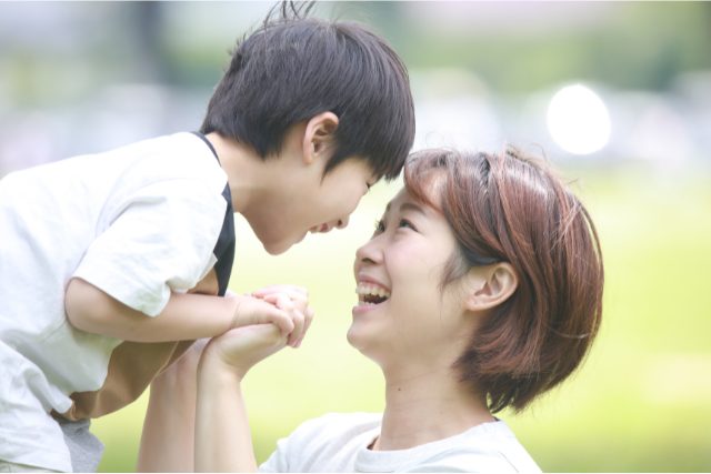 【子どもの緊張は親次第?】親の声かけ一つで変わる! 緊張しやすい性格を改善する方法【専門家監修】