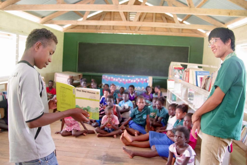 ソロモン諸島で、子どもたちとビブリオバトルを開催。