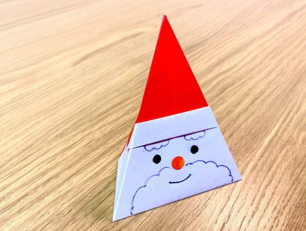 折り紙で作るサンタ