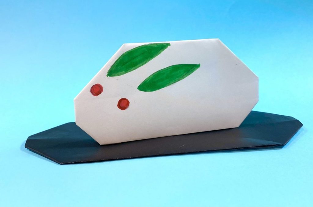 折り紙で作った雪うさぎ