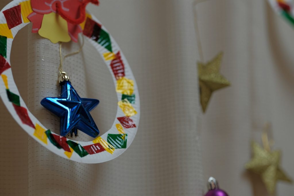 紙皿で作ったリース