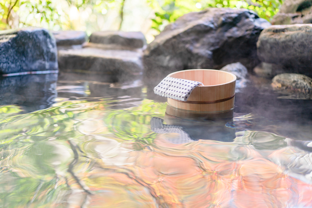 【温泉のひみつ】温泉はなぜ体に良い？基礎知識から入浴方法まで〈子どもと読みたい科学のおはなし〉