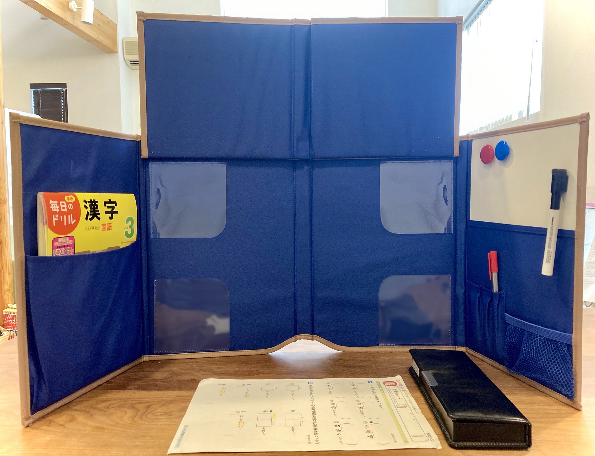 マナビスタとベルメゾンがコラボ！　リビング学習の強い味方『新・どこでも自習室』