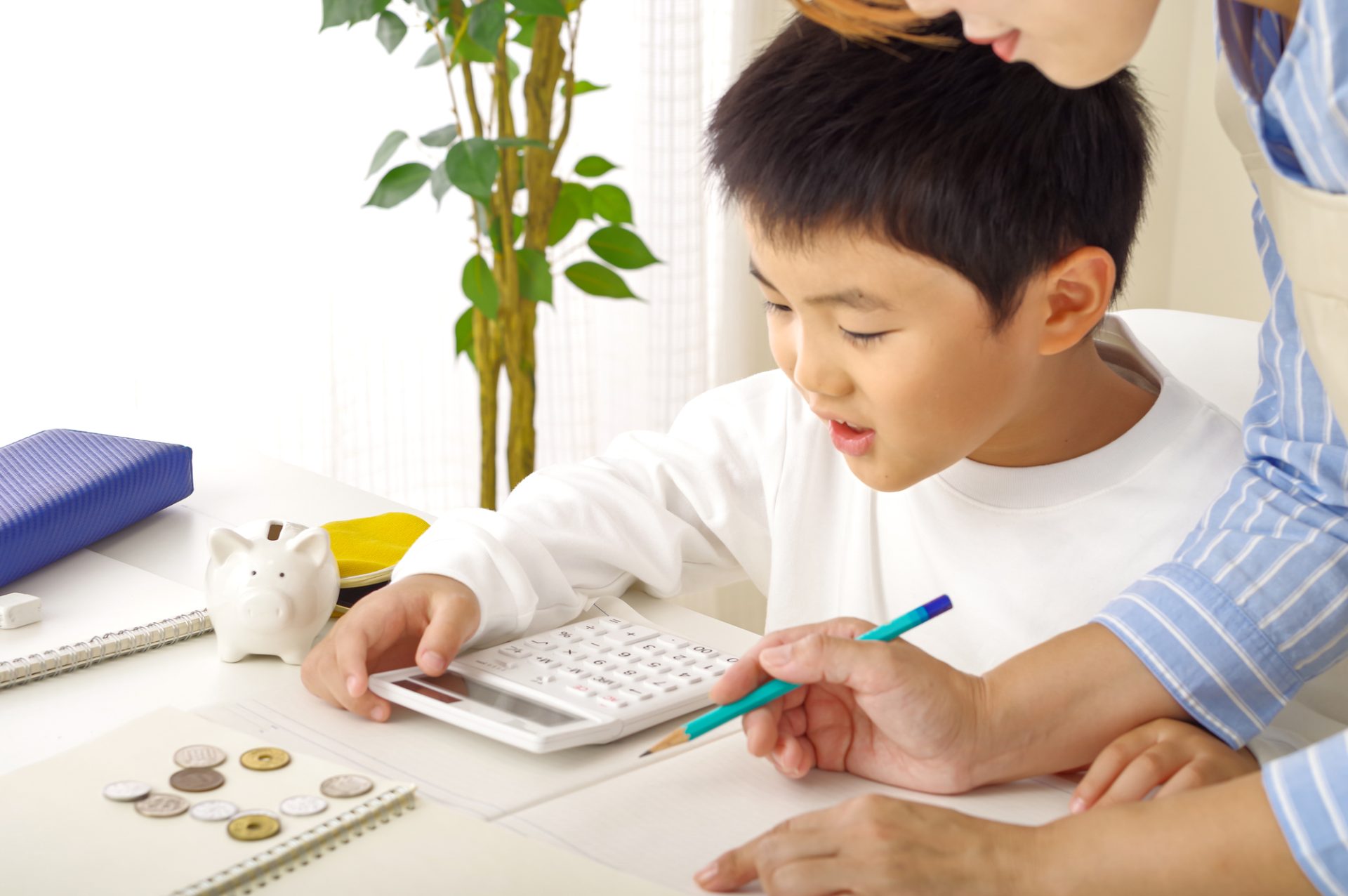 【FP監修】お小遣い制での「小さな失敗」が将来を救う？キャッシュレス時代に親が教えるべき3つのポイント