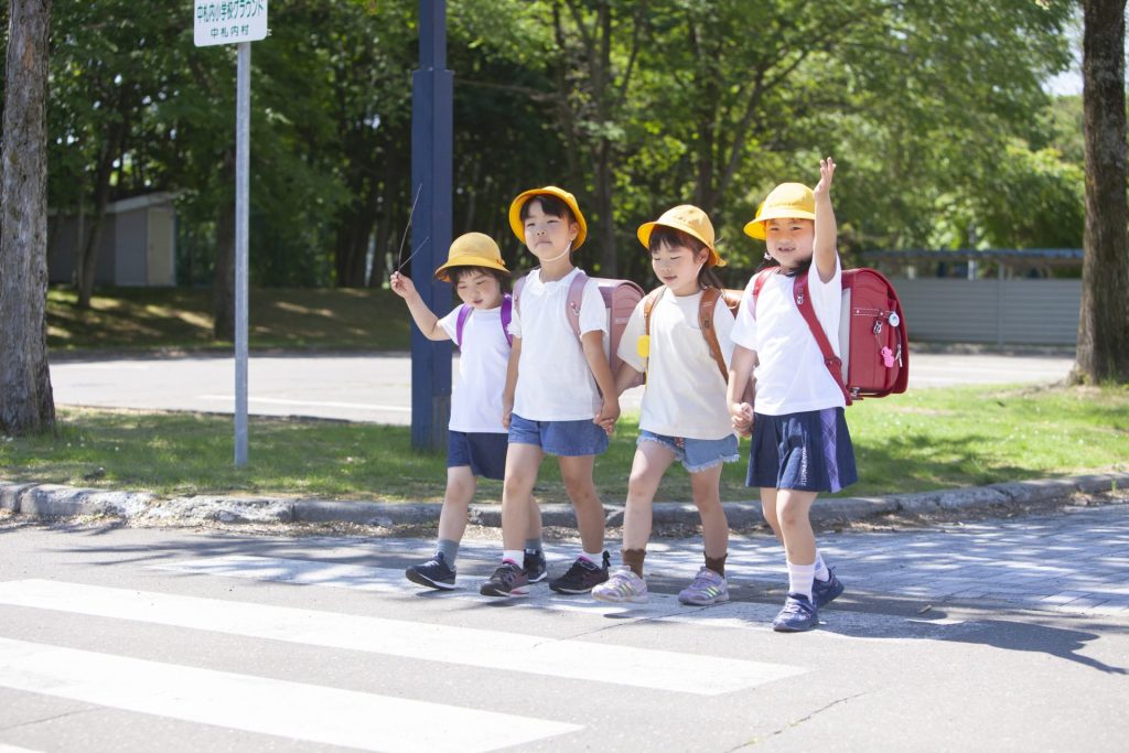 【新1年生を事故・不審者から守る！】通学路の「危険な落とし穴」入学前チェックリスト[セコムIS研究所監修]