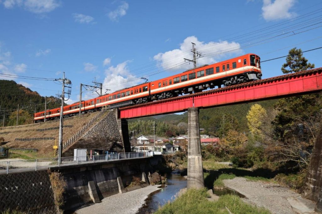 西武鉄道の4000系の車両の画像