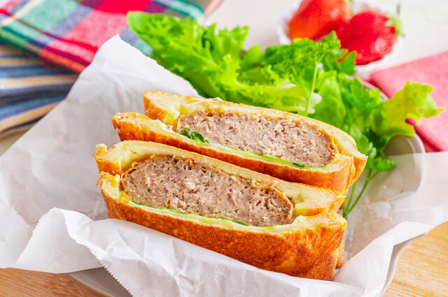 チーズハンバーグのホットサンド