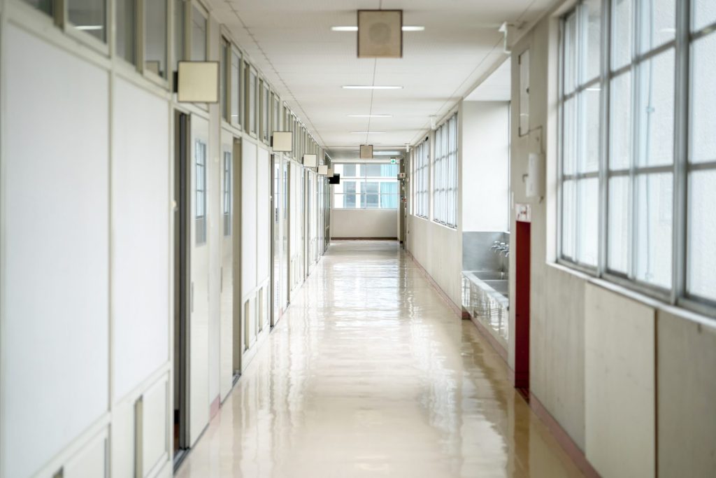 【新学期が憂鬱…】「学校なんて行かなくていい」はＯＫ？ 不登校の子への「毒になる言葉と薬になる言葉」[心理カウンセラー監修]