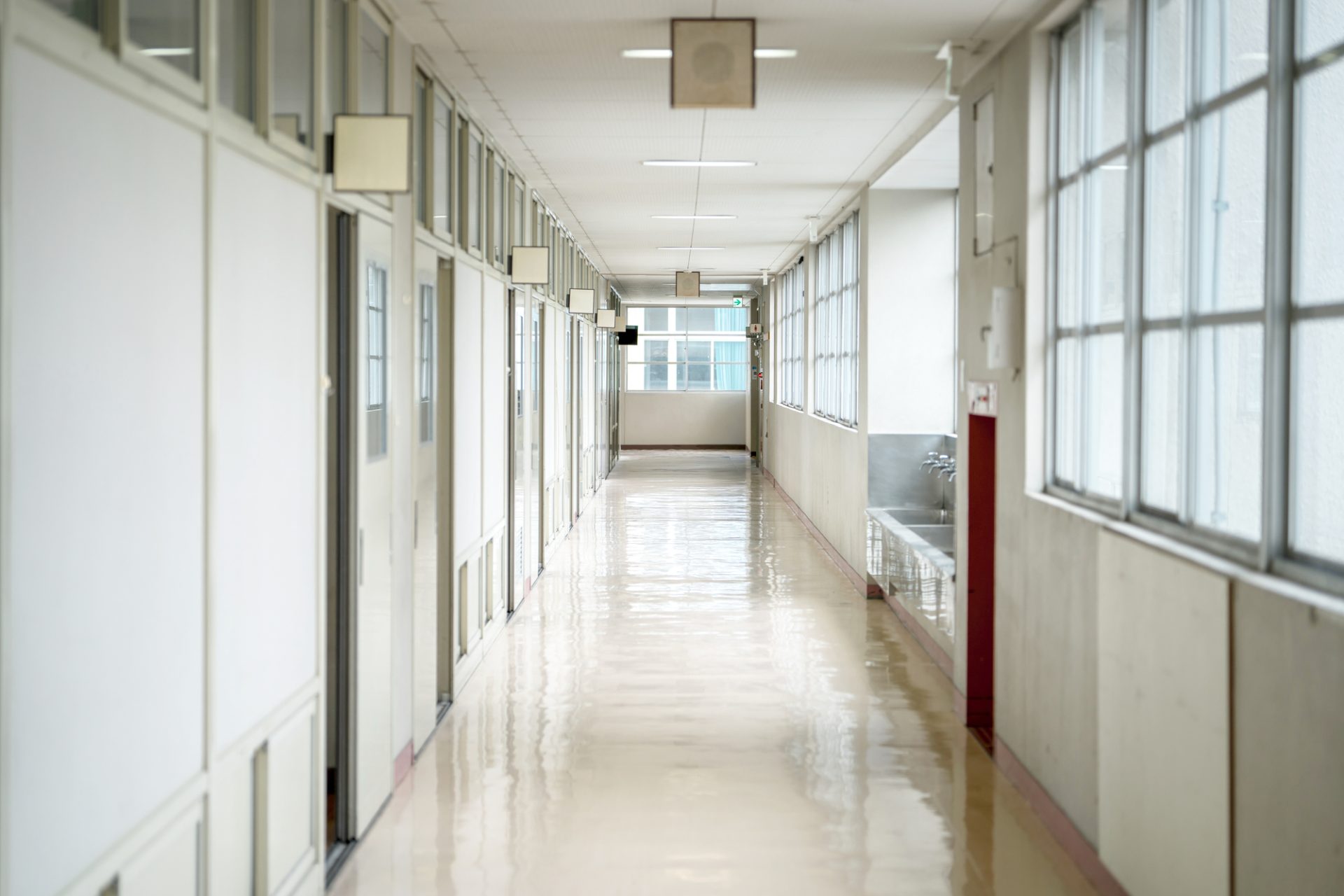 【新学期が憂鬱…】「学校なんて行かなくていい」はＯＫ？ 不登校の子への「毒になる言葉と薬になる言葉」[心理カウンセラー監修]