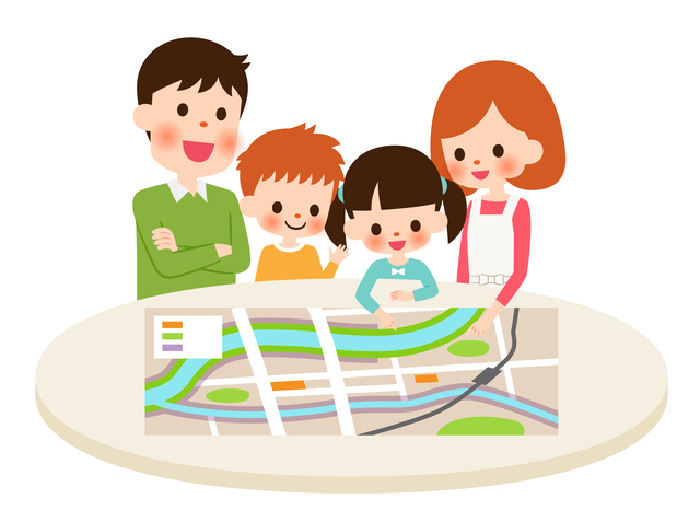 地図を確認する家族