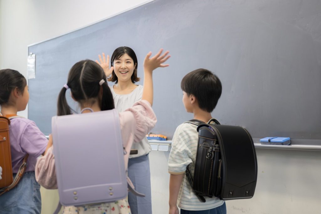 先生とさようならをしている様子