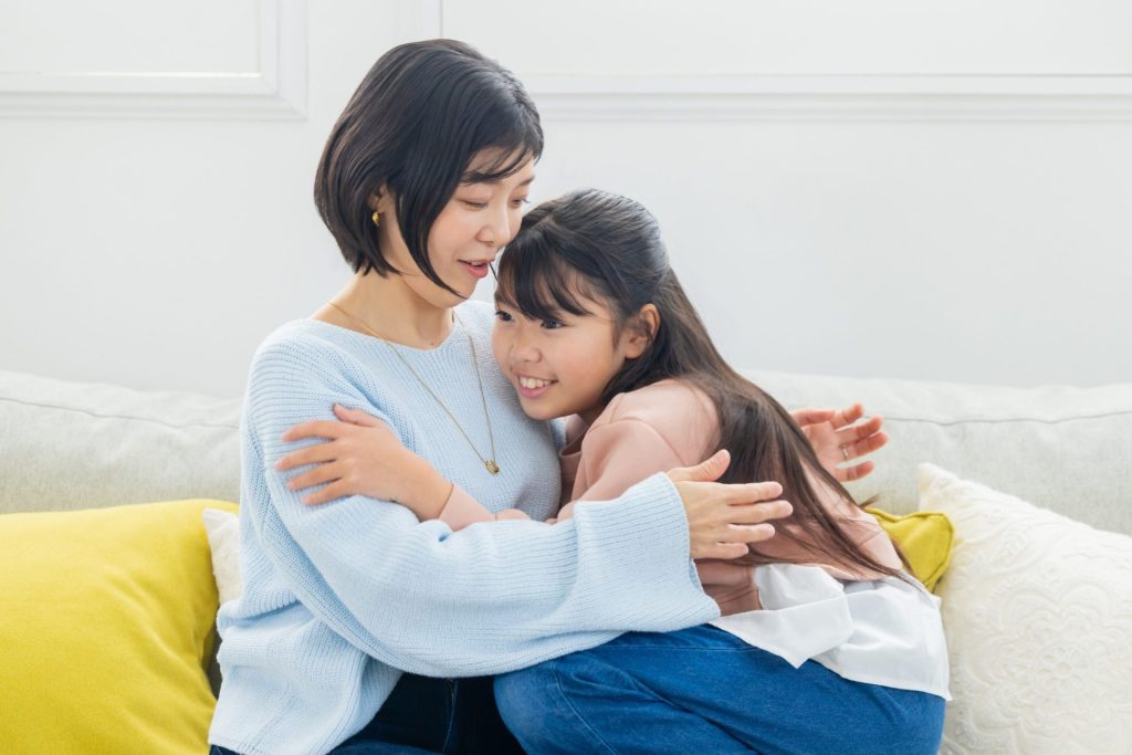 仲良くしている親子の様子
