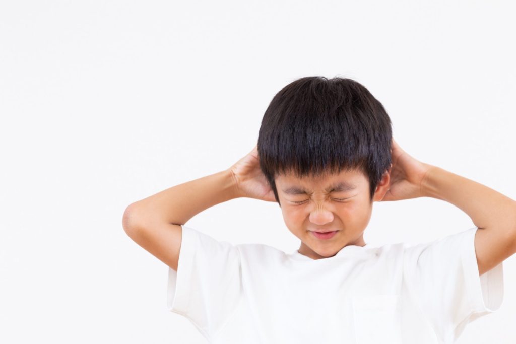 「夏休み明けがしんどい…」言語化が苦手な子どものストレスサインと親のサポートとは[専門家監修]