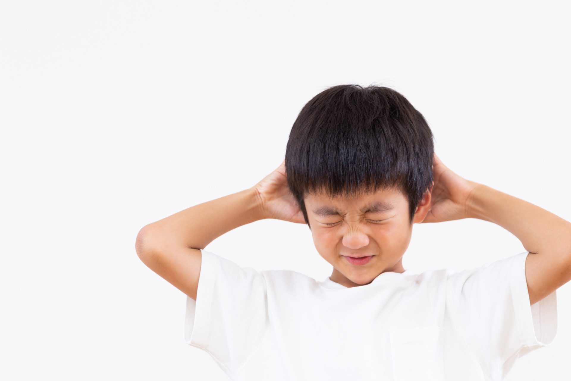 「夏休み明けがしんどい…」言語化が苦手な子どものストレスサインと親のサポートとは[専門家監修]