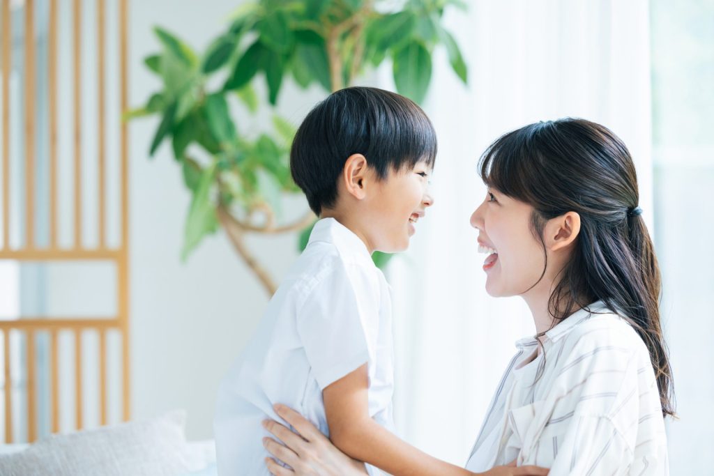 【怒らなくても伝わる】家庭で使える、先生のポジティブな言葉かけ