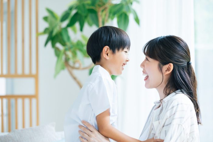 【怒らなくても伝わる】家庭で使える、先生のポジティブな言葉かけ
