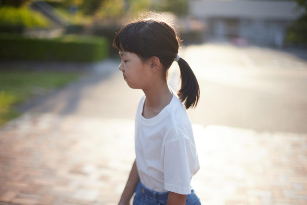 不機嫌な女の子